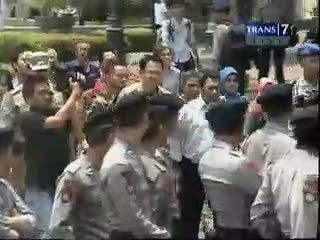 UMP Buruh Naik, Bisakah Pemerintah Adil?