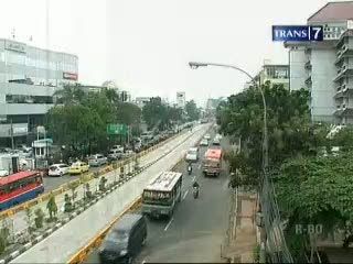 Halau Penyebrang Jalan, Separator Ditinggikan