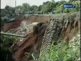 Jalur Kereta Jakarta-Bogor Masih Lumpuh