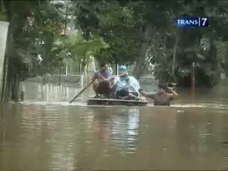 Banjir Setinggi 2 M Masih Genangi Pemukiman