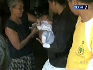 Bayi dan Lansia Dievakuasi dari Banjir