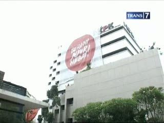 Spanduk Anti Korupsi Selubungi KPK