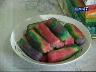 Pempek Rainbow, Inovasi Unik Raup Untung Besar