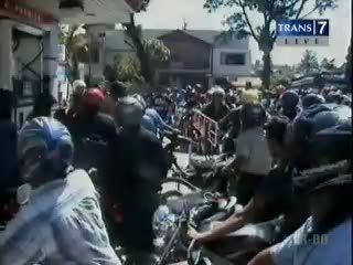 Saling Serobot, Pengantri BBM Ricuh