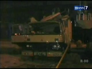 2 Kuli Angkut Pelabuhan Tewas Tertimpa Crane