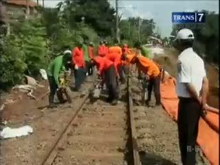Besok, Jalur Rel Longsor Bisa Dilalui KRL
