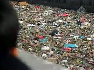 Sampah Menutup Aliran Kali Sunter