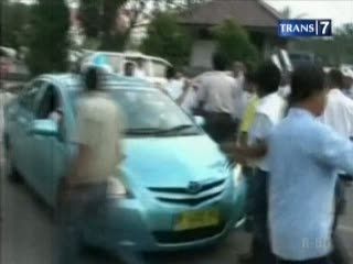 Protes Taksi Baru, Sopir Lakukan Sweeping