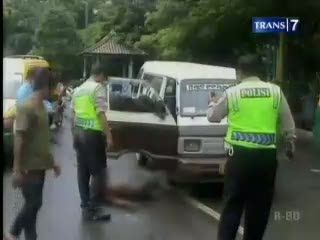 Sopir Angkot Mabuk, Penumpang Ketakutan