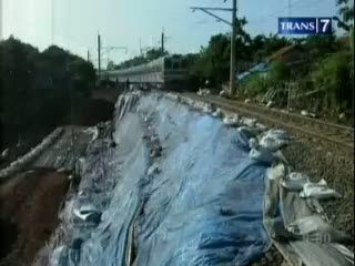Penumpang KRL Cemas Lalui Jalur Darurat