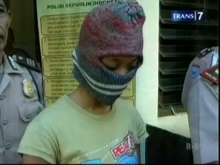 Pasangan Kekasih Bobol ATM