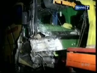 Kecelakaan Bus vs Minibus, 3 Tewas 4 Luka