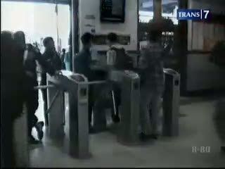 Sistem Berlangganan Tiket KA Dipertanyakan