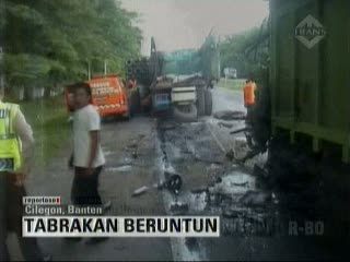 3 Truk Tabrakan Beruntun, 2 Orang Tewas di Tempat