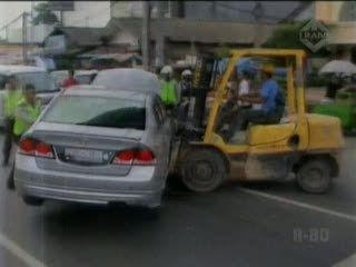Lawan Arus, Mobil Tabrak 3 Kendaraan Lain