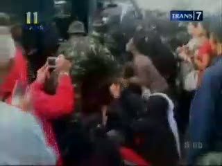 Eksekusi Komplek TNI, Para Ibu Menangis