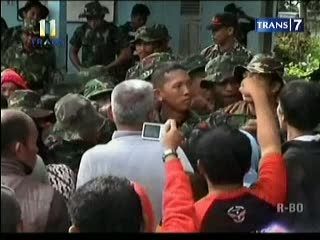 Adu Pukul Mewarnai Eksekusi Komplek TNI