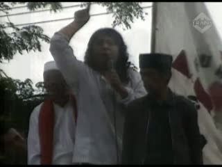 Massa Pro-Kontra Aceng Fikri Datangi Kantor DPRD