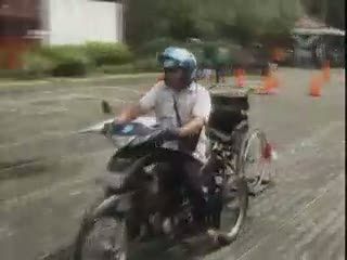 30 Difabel Adu Tangkas Sepeda Roda 3