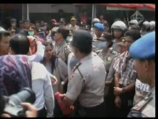 Penertiban PKL di Stasiun Depok Ricuh