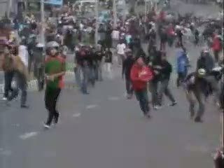 Mahasiswa Terlibat Bentrok dengan Polisi