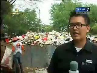 Ribuan Kubik Sampah Cengkareng Terbengkalai