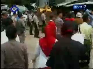Pedagang Kaki Lima Halangi Penggusuran