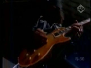 Gitaris Guns N Roses Bawakan Lagu Indonesia Raya