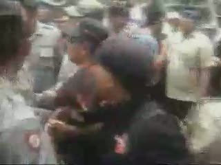 2 Kelompok Massa Ricuh di Depan Pengadilan Tipikor