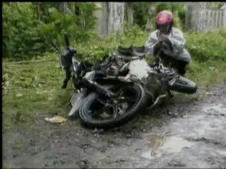Bus Tabrak Motor, Satu Keluarga Tewas
