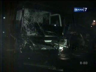 Bus Tahanan Tertabrak Kereta