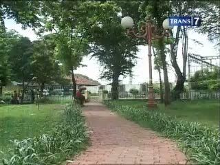Taman Kota Jadi Rumah Pemulung