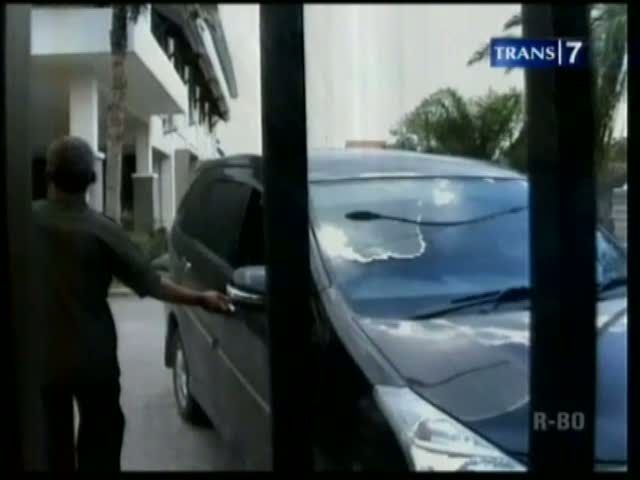 Proyek Mobil Dinas Diprotes Mahasiswa