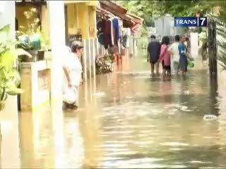Lagi, Banjir Datang Karena Tanggul Jebol