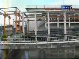 Sampah Menutupi Drainase Ibukota