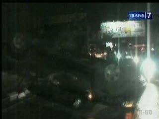 Jalan Licin, Mobil Terbalik