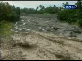Banjir Lahar Dingin Terjang 2 Jembatan