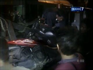 Mobil Tabrak Warung Pecel Lele, 1 Tewas