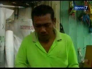 Jelang Tahun Baru, Terompet Ular Banyak Dijual