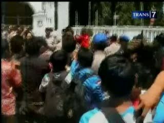 Mahasiswa Tuntut Bupati Mundur