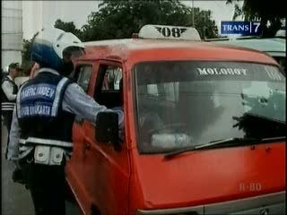 Angkot di Jakarta Tak Aman