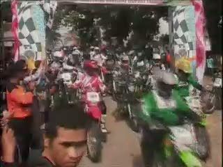 500 Crosser Jelajahi Perkebunan Teh