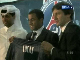 Moura Resmi Berseragam PSG