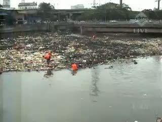 Pemprov DKI Bersihkan Kali Banjir Kanal Barat