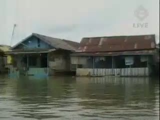 Ratusan Rumah Terendam Banjir Setinggi Pinggang