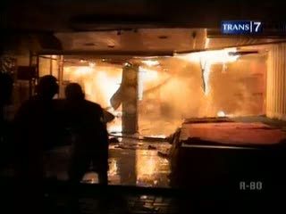 Kebakaran Landa Pertokoan Pasar Baru