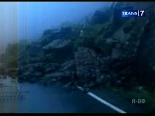 Tebing Longsor, Jalur Puncak Lumpuh Total