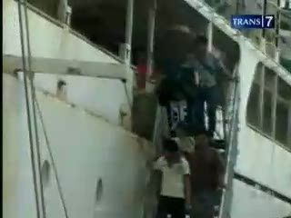 Badai Narelle Datang, Pelayaran Terancam