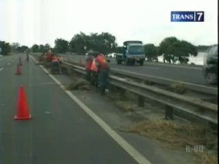 Truk Ekspedisi MasihTertahan di Tol