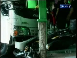 Sopir Truk Tabrak Motor Diamuk Massa